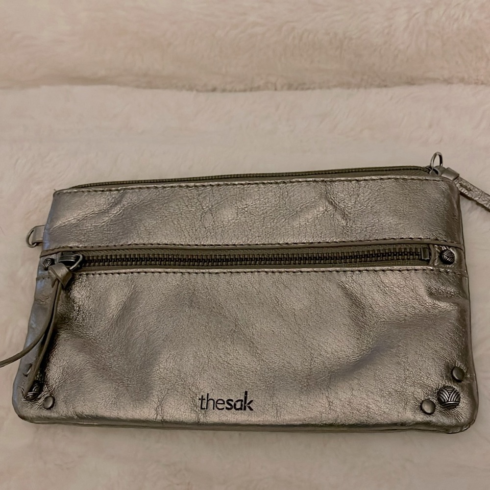 The Sak- gold clutch. Good used condition!